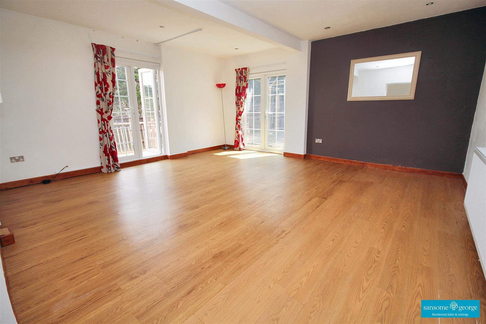 5 bed property in Fairway Avenue, Reading